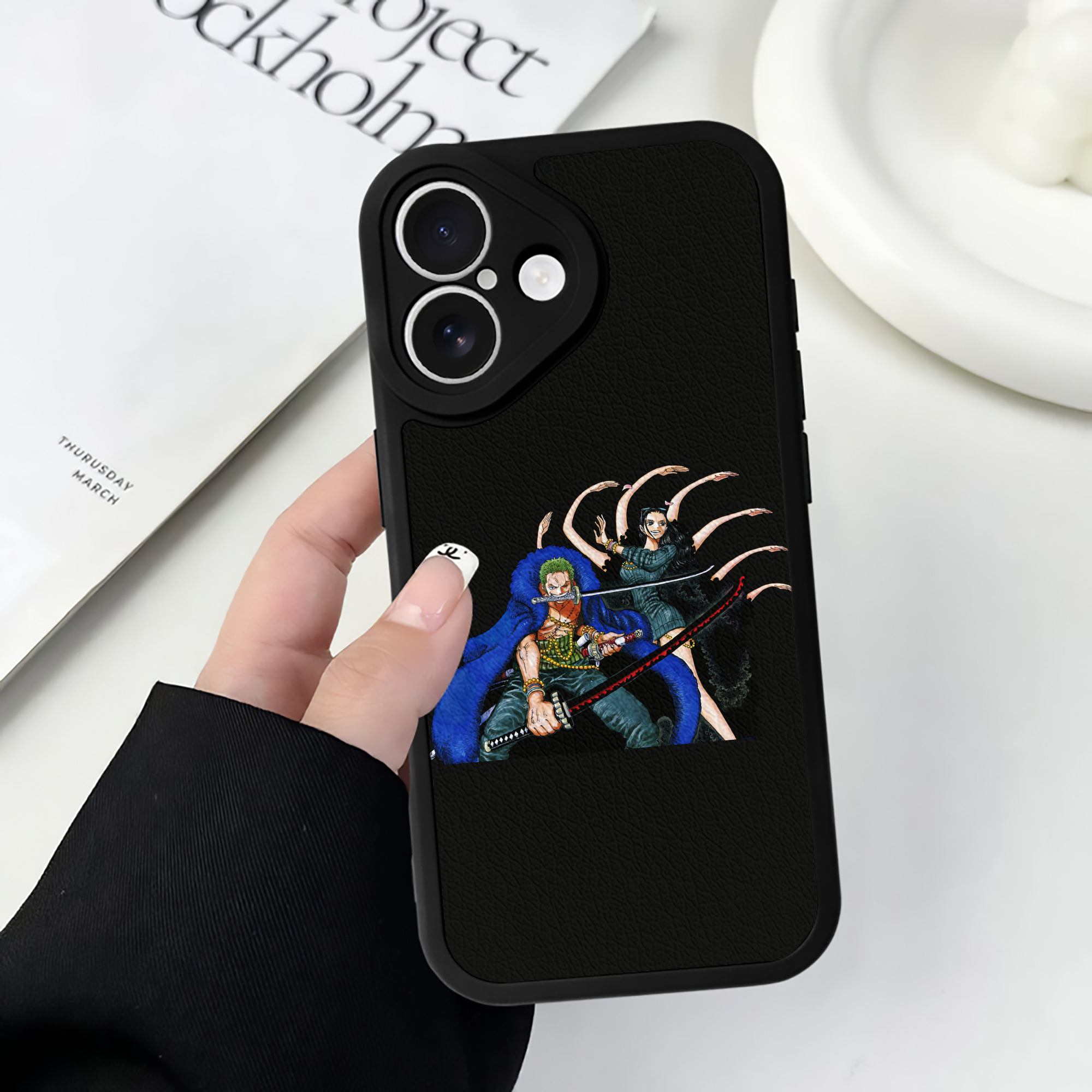 （画像用） ワンピース ロロノア・ゾロ ONE PIECE Roronoa Zoro 【iPhone 16シリーズ対応】シリコンスマホケース（レザー調） 材質：シリコン